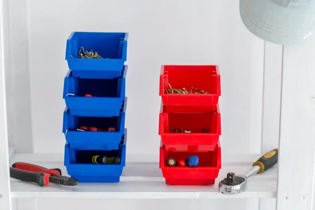 Два уровня порядка: как лотки для метизов и аксессуары для хранения инструментов работают в паре
